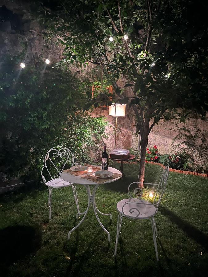 Casa Vayu - Rooms & Garden Napoli Bagian luar foto
